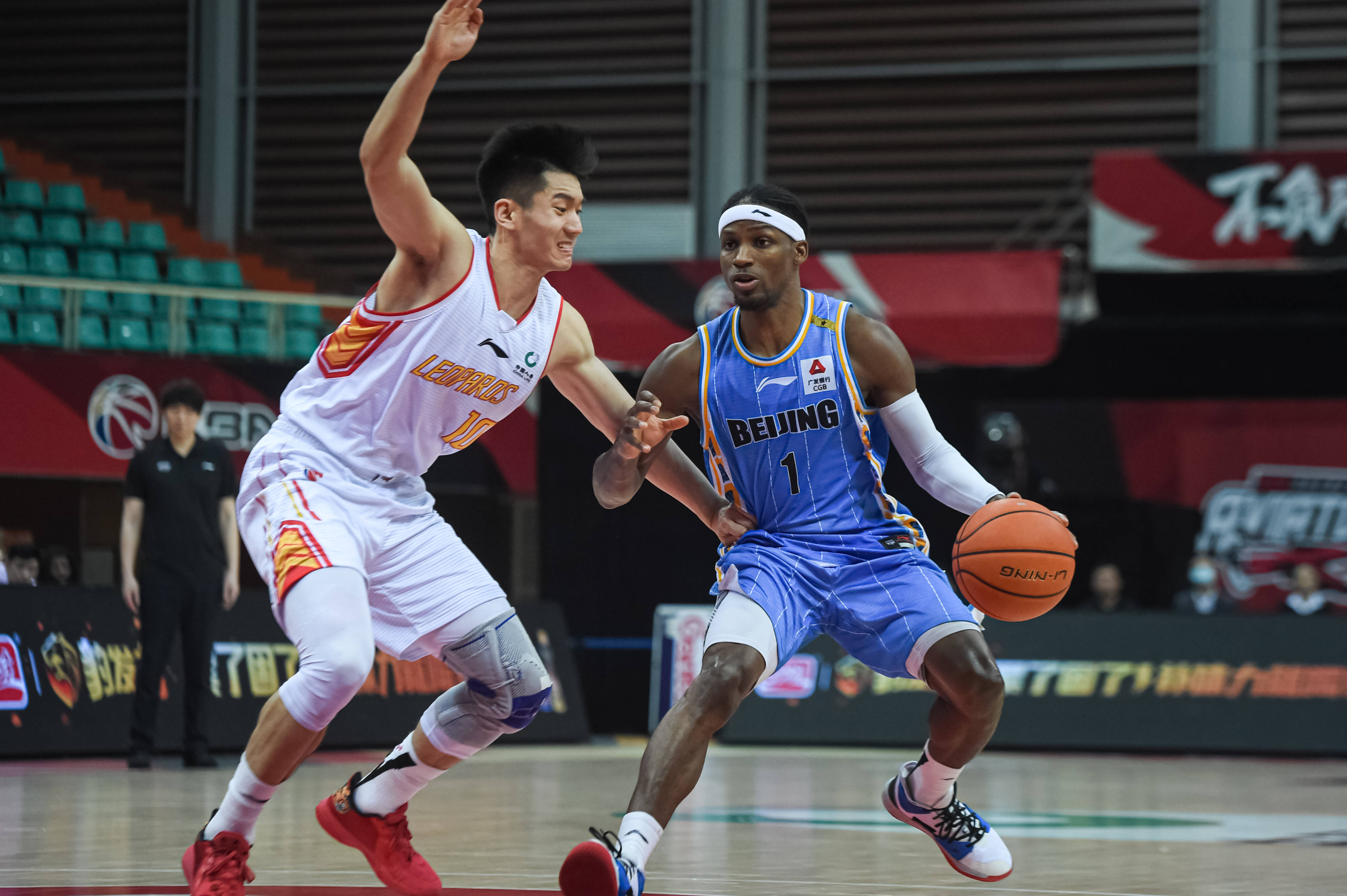 还通过传球 还通过传球