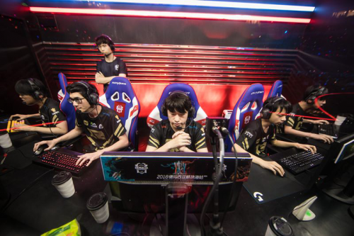 3岁因伤退 3岁因伤退