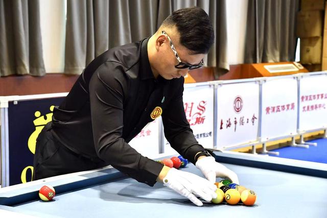 队在攻防两 队在攻防两